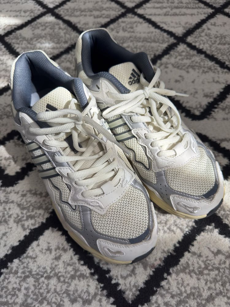 Adidas Bad Bunny Response CL Marime 43 Dad Shoe