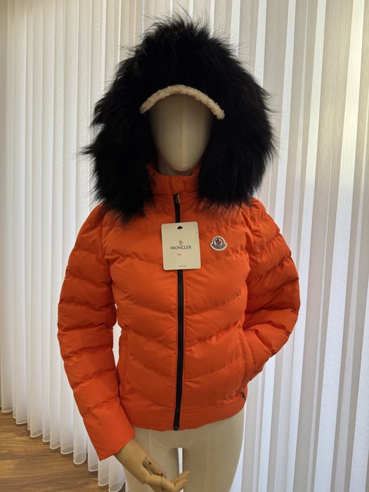 Дамски якета с естествен пух на качулката!