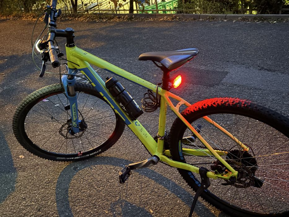 Bicicletă hard-tail CUBE Aim SL 27.5″ – stare bună, accesorii incluse
