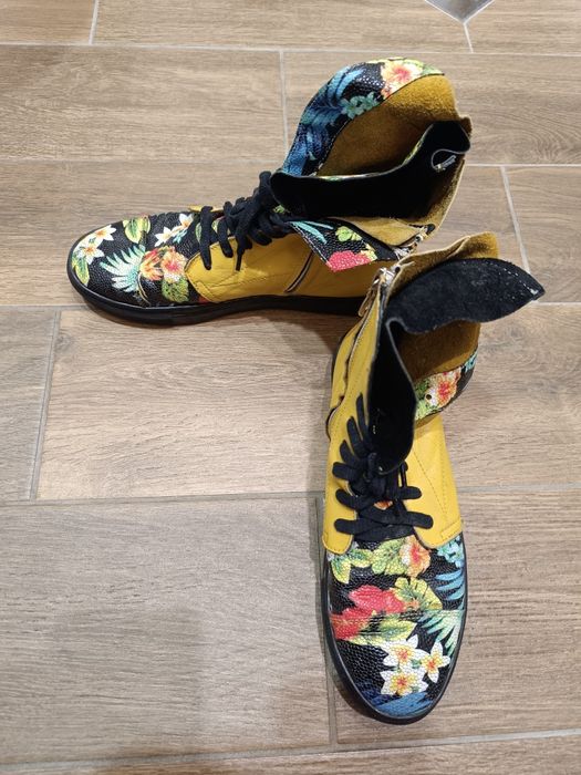 Дамски пъстри кецове