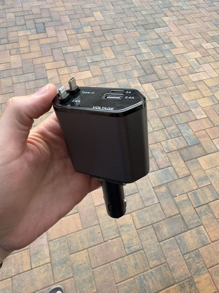 Incarcator auto cu cablu usb c si lightning incorporate cu afisare