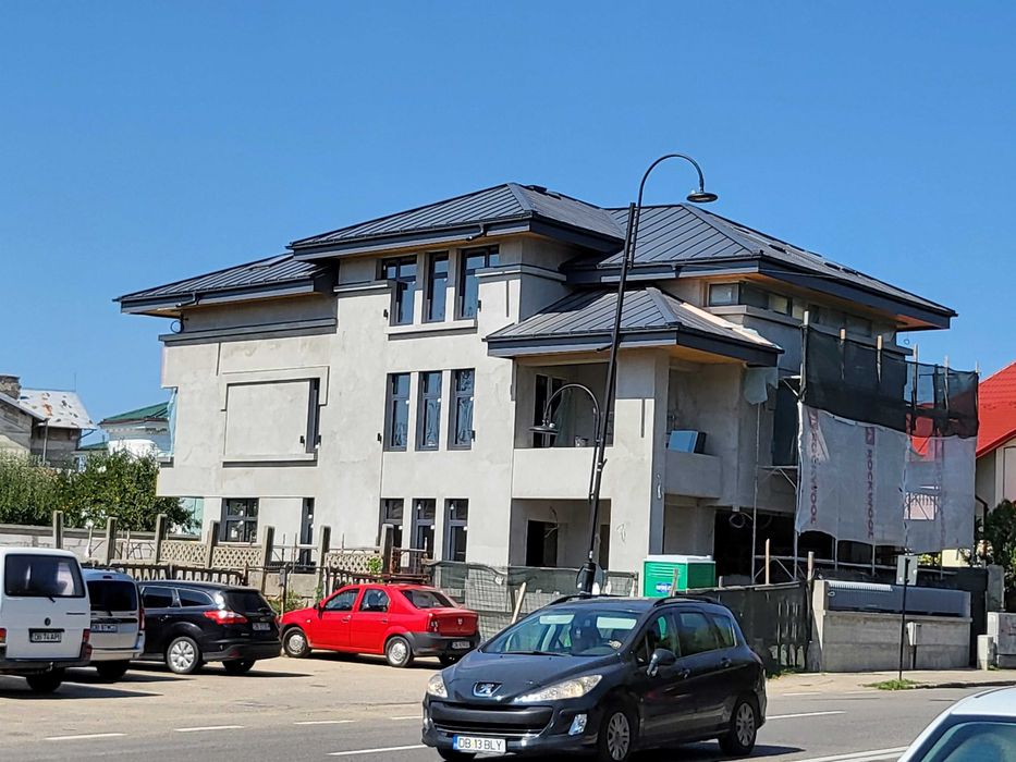 Constructii si consultanta.