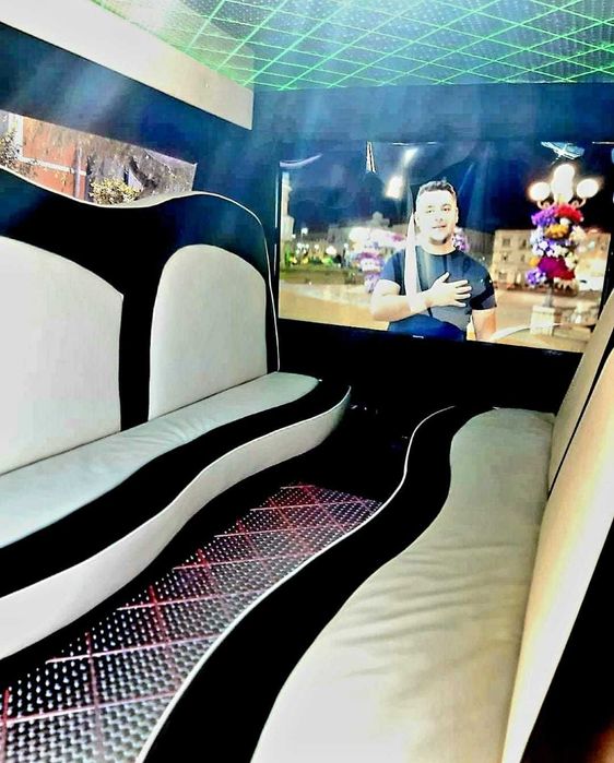 Limuzina Hummer H2 de inchiriat Inchiriez Limuzina Hummer H2