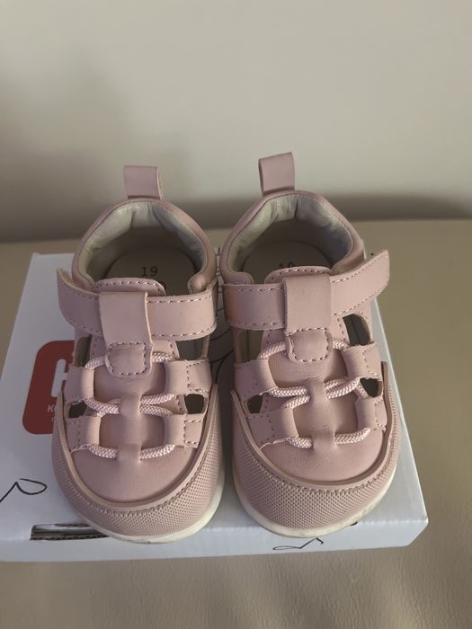 Бебшки боси буйки за прохождане