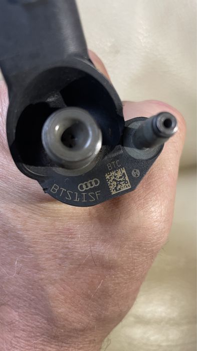 Pivoti, Brate bascula suspensie fata A 4 B7 Injector 059130277 CD
