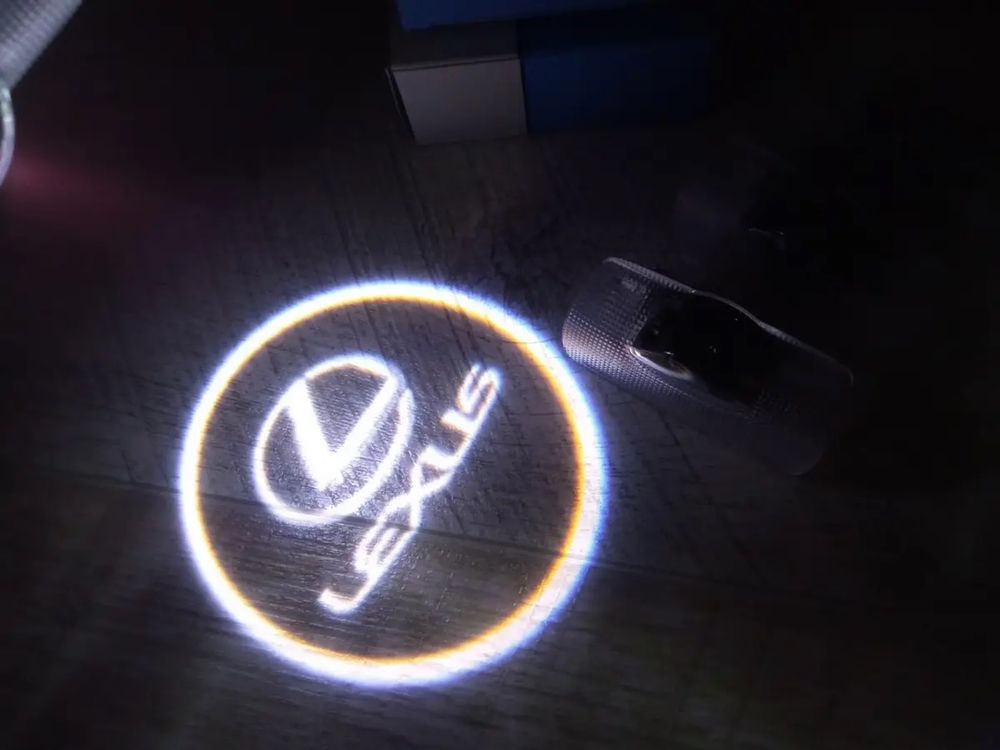 Подсветка с логотипом авто  lexus