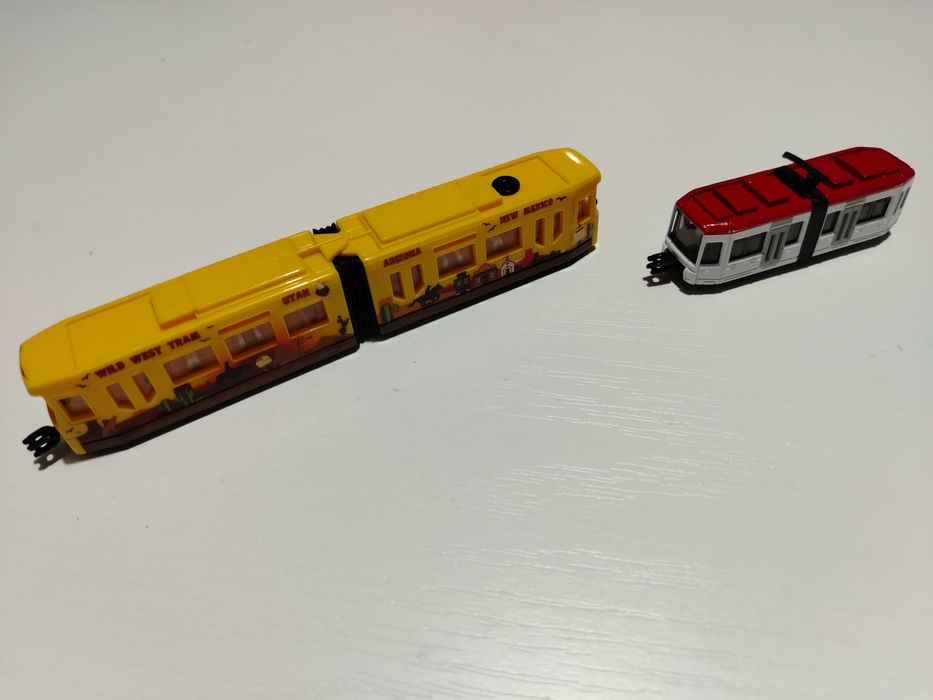 Elicopter și tramvaie marca Siku