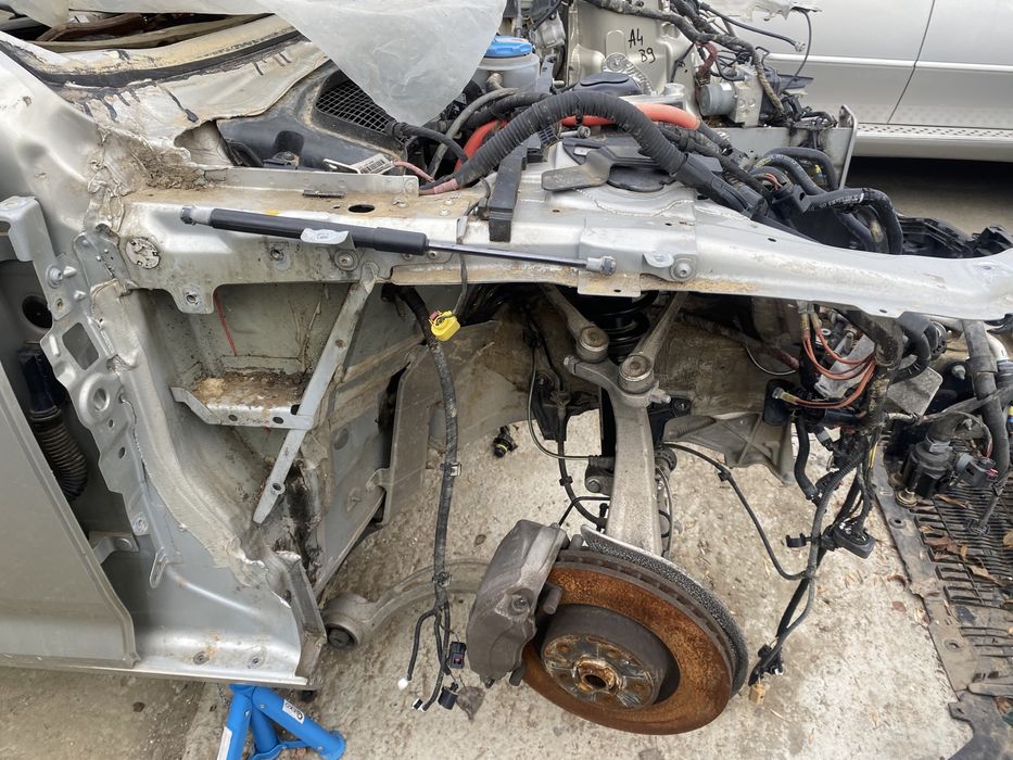 Fuzetă dreapta față Audi A4 B9 2.0 tdi