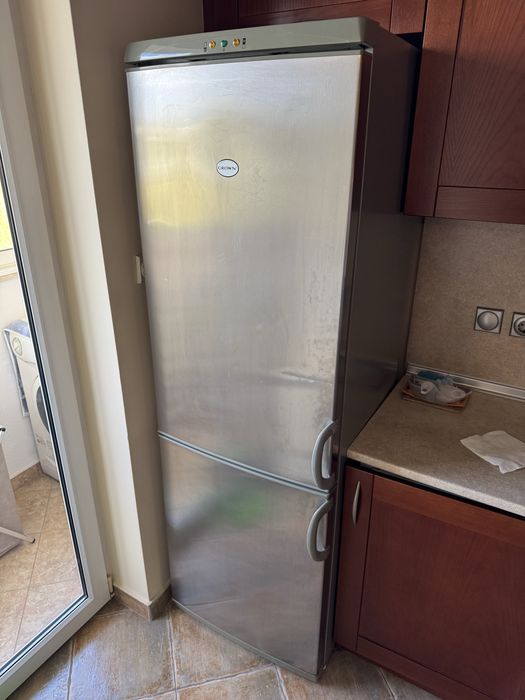 Хладилик Crown с размери 60х57х185см