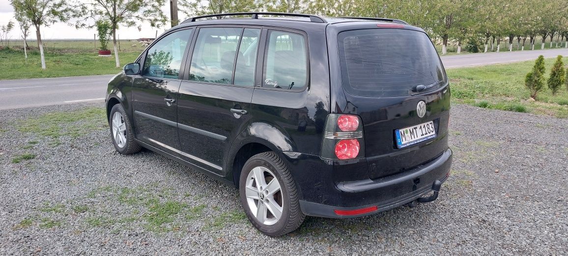 Wv touran 1,9 tdi 
105 cp 
An 2007
228545 km
5 locuri 
Clima 
Radio cd