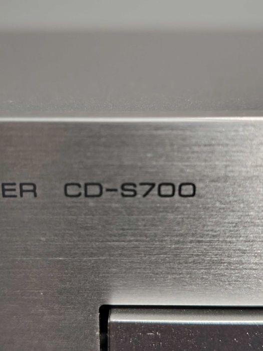 YAMAHA CD-S700 Natural Sound Compact Disc Player