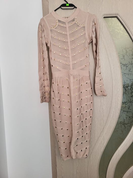 Бандажна рокля цвят пудра