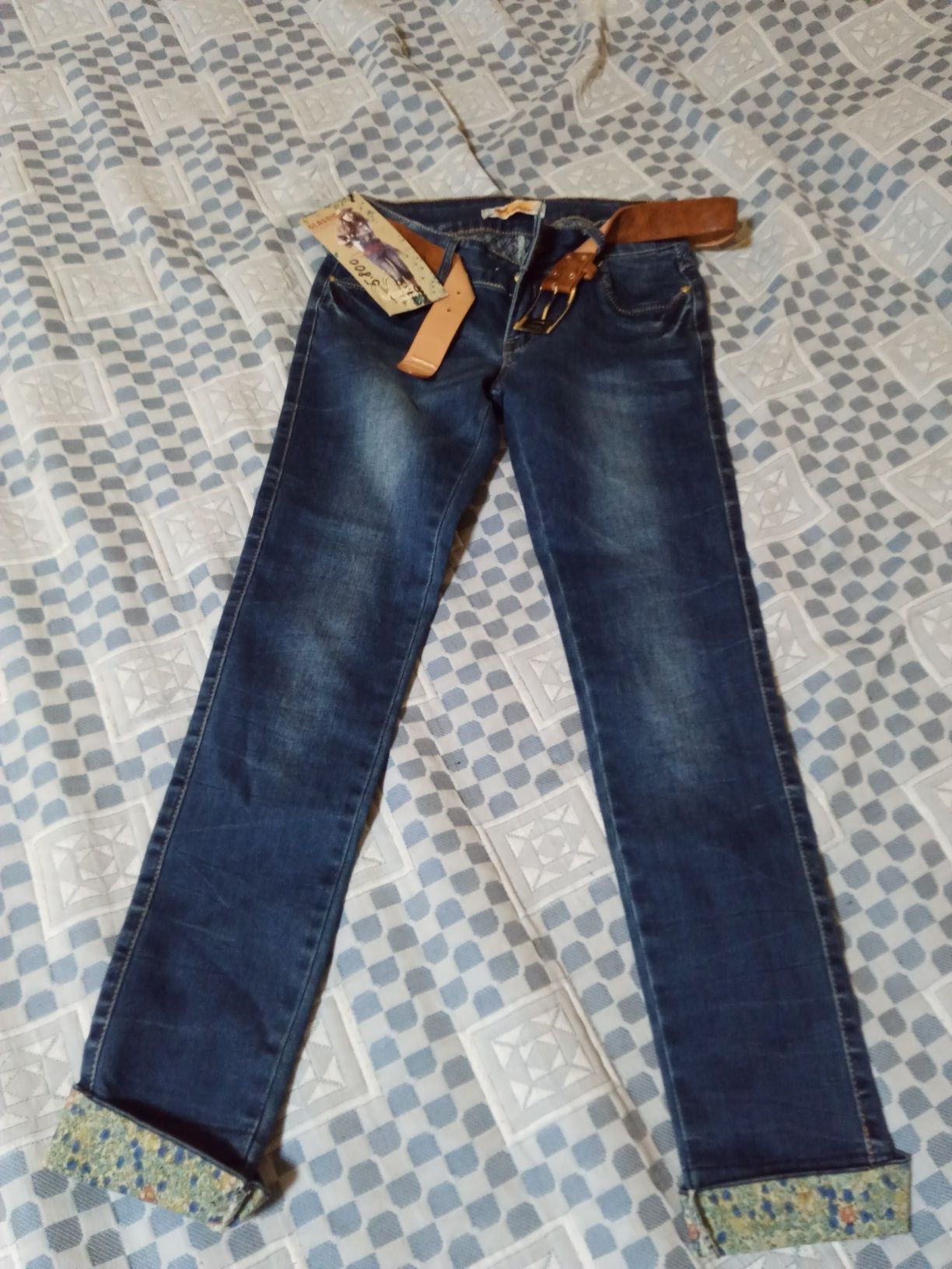 Продам джинсы 27 размер новые