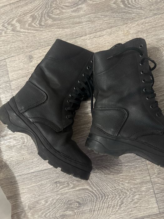 Продам берцы военные , две пары 37 , 39 размер один раз одевала