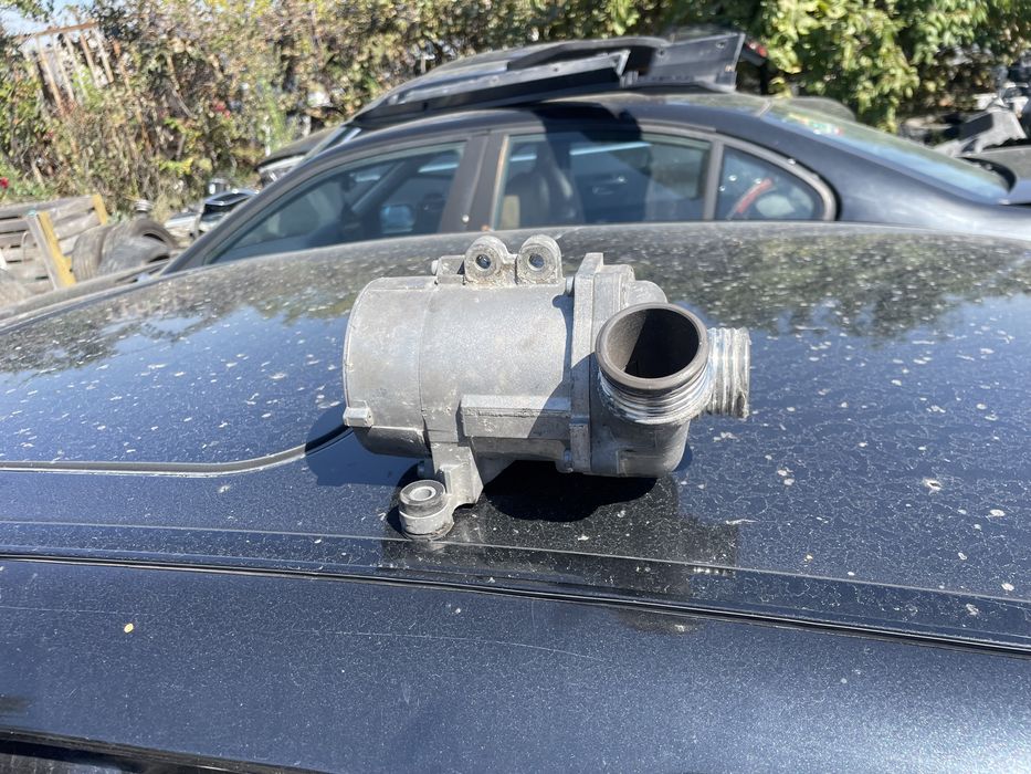 Бмв bmw e60 e90 ел.помпа водна н52 мотори
