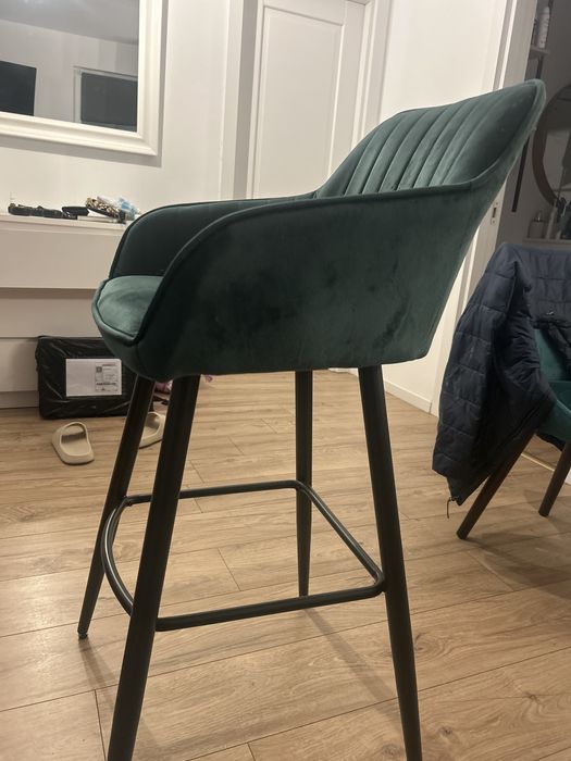 Scaun bar inalt model tapitat verde