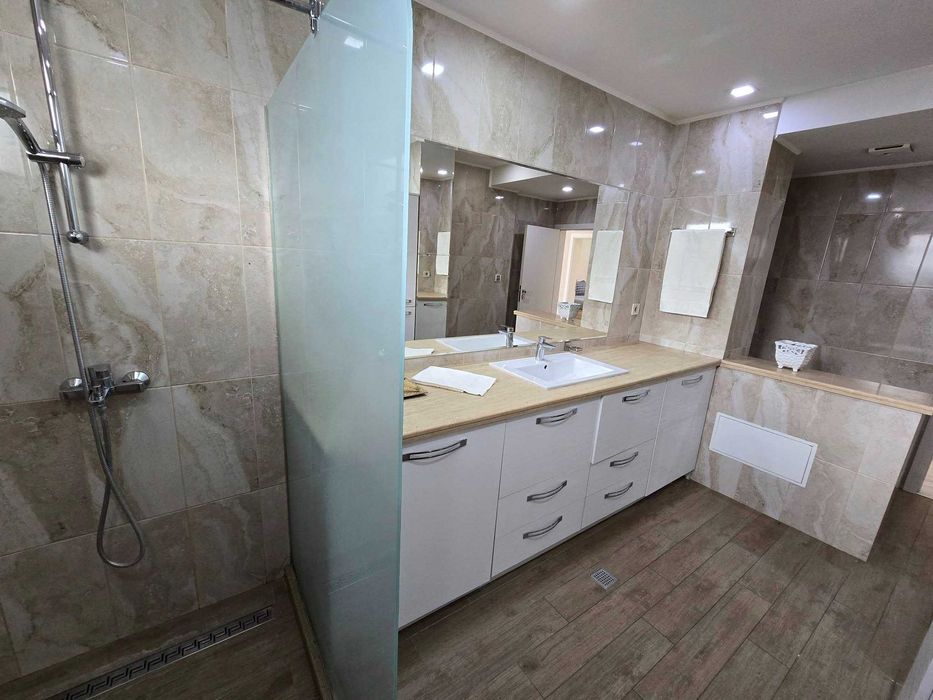 Дава се под наем Тристаен апартамент в Стара Загора, Център - 120 кв.м за 535.5 € - Снимка #14