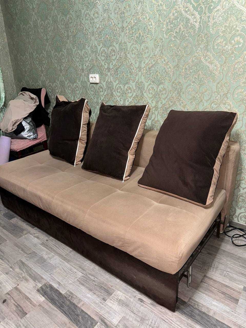 Продаю стенку и раскладной диван. Цена договорная.