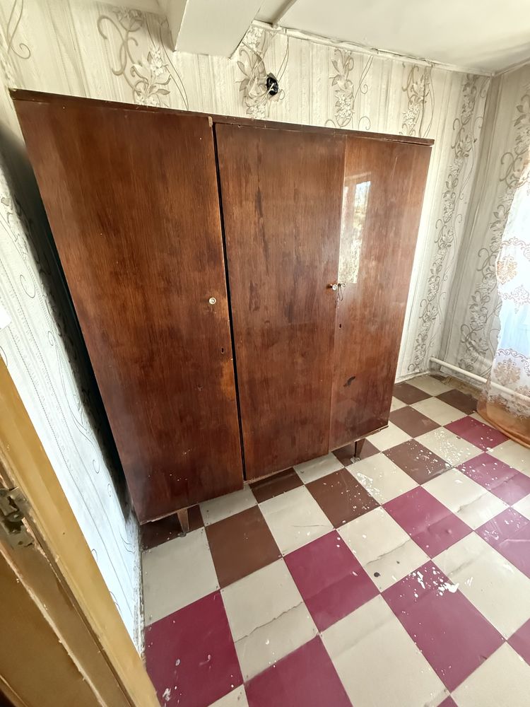 Продам советский шкаф