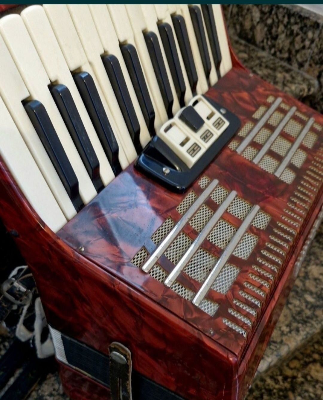Acordeon Universum  48 basi
