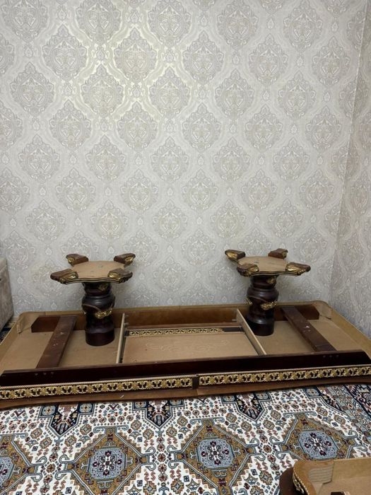 Продаётся стол для гостиной (деревянный, 4 метра)