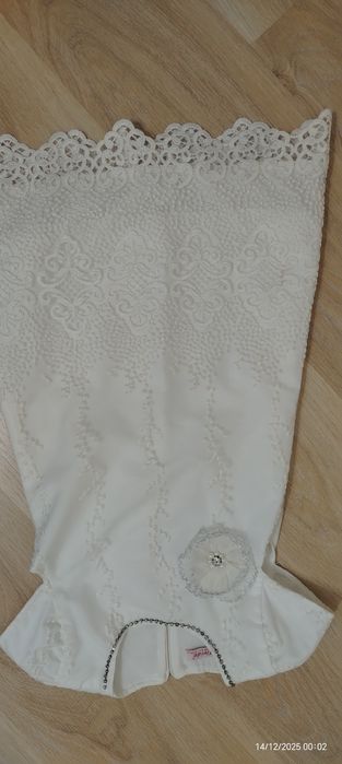 Нарядное платье белое почти новое, один раз надевали, на 5-6 лет подой