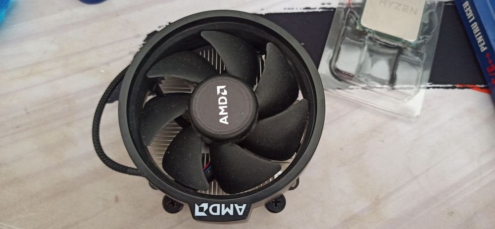 Procesor AMD Ryzen 5 2600 + Cooler Original Wraith Stealth