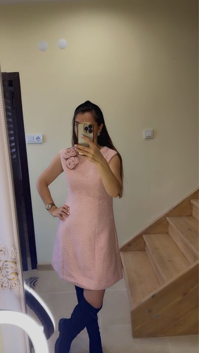 Лукс Рокля от букле/ туид с 3 D рози