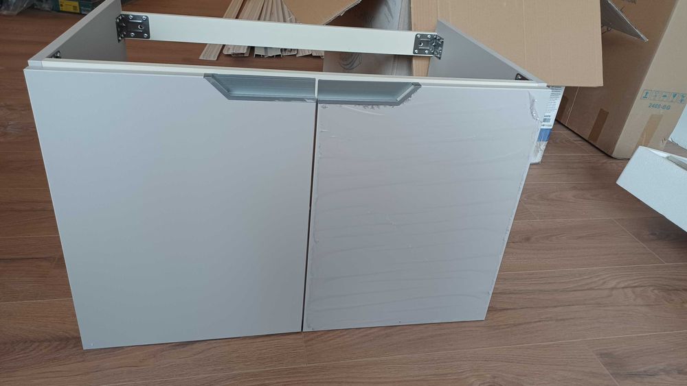 PVC комплект за баня с конзолен шкаф и горен огледален шкаф за баня