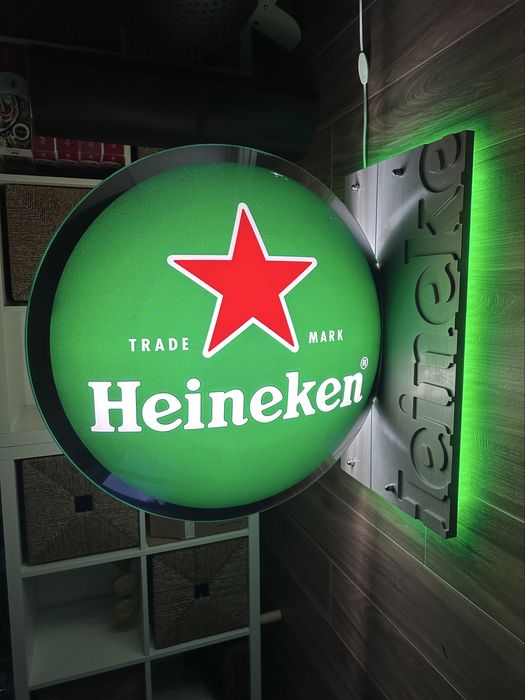 Heineken reclama luminoasa sigla