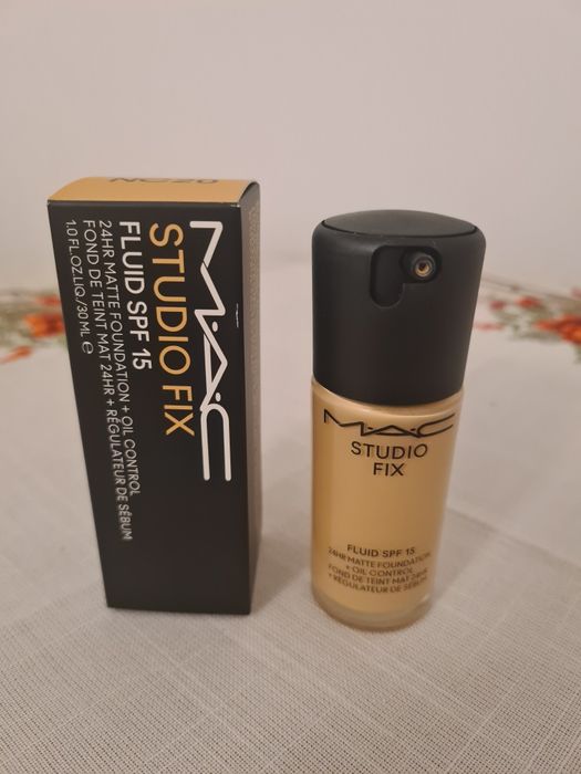 Fond de ten MAC Studio Fix Fluid