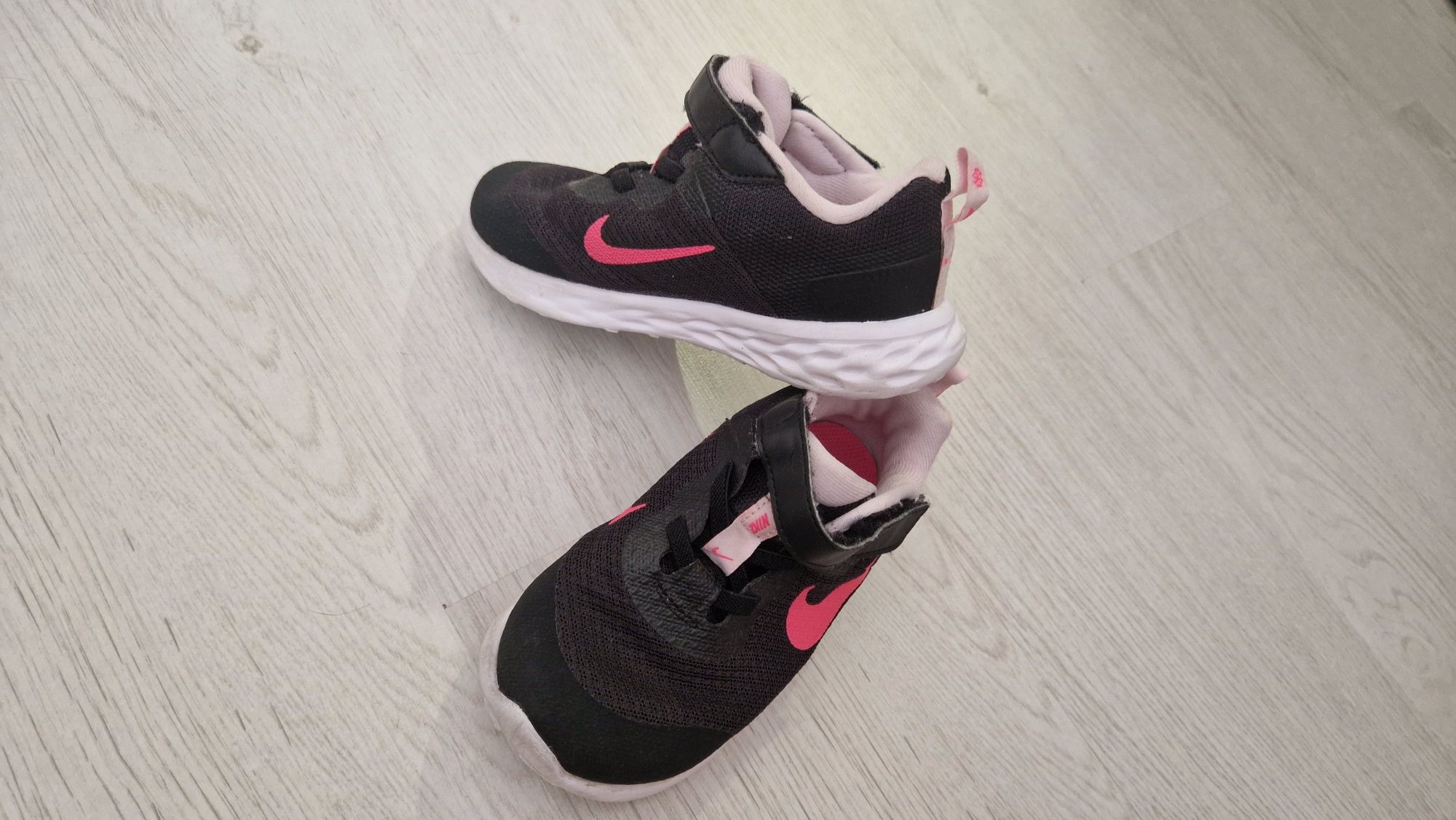 Nike маратонки 27