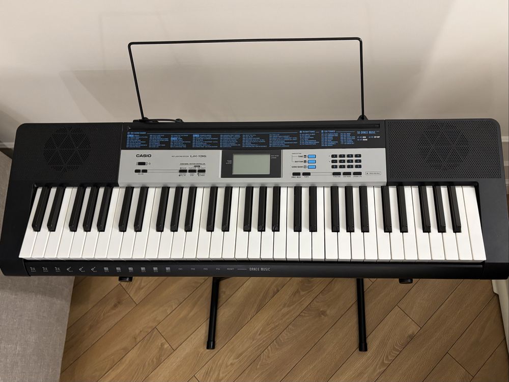 Синтезатор Casio LK-136