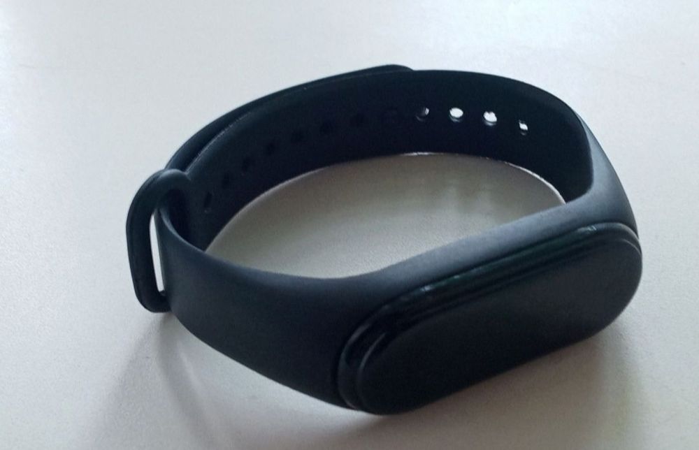 продам mi band 4