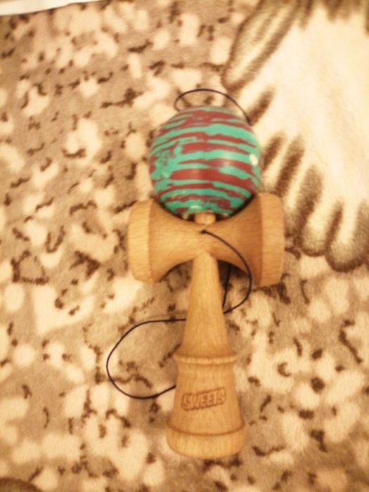 Vând /schimb kendama sweets v8