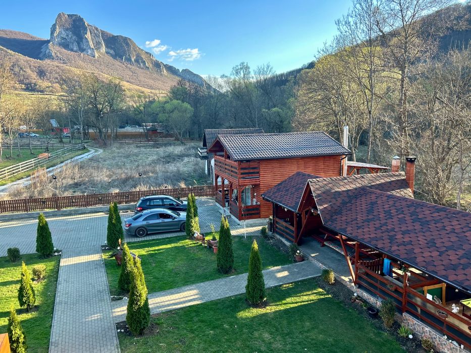 Cabana cu ciubar & piscina / 16 persoane /Rimetea