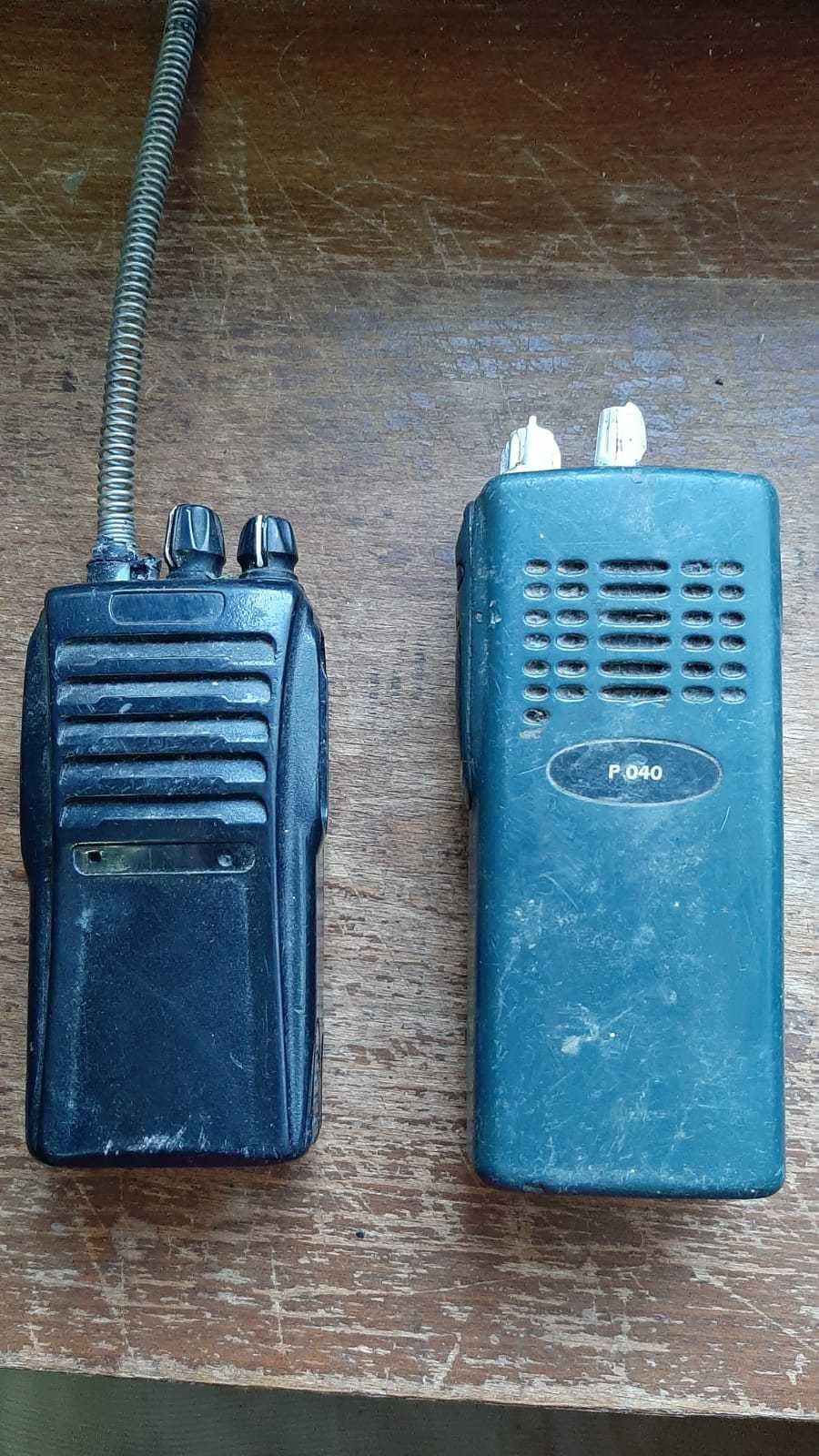 radio portabile Motorola pe baterii walkie talkie drumetie