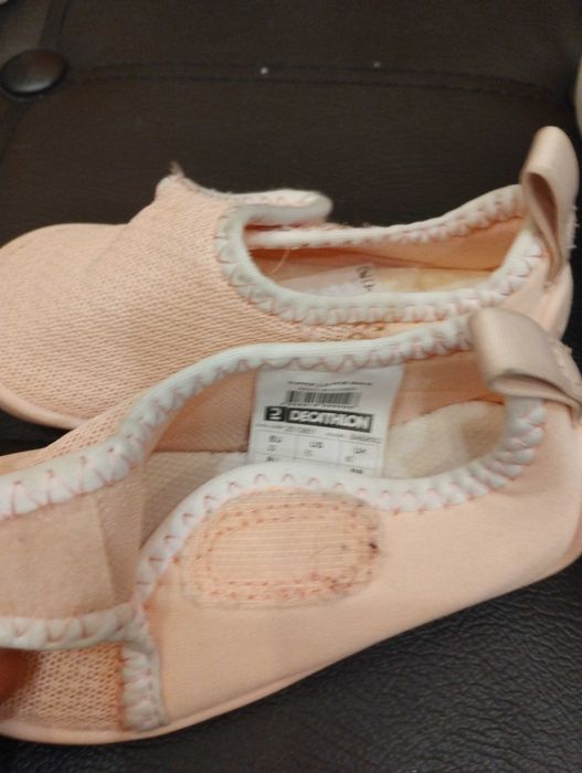 Vand papuci mărimea 23