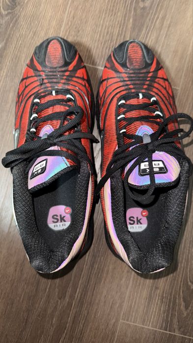 Skepta Tailwind Red