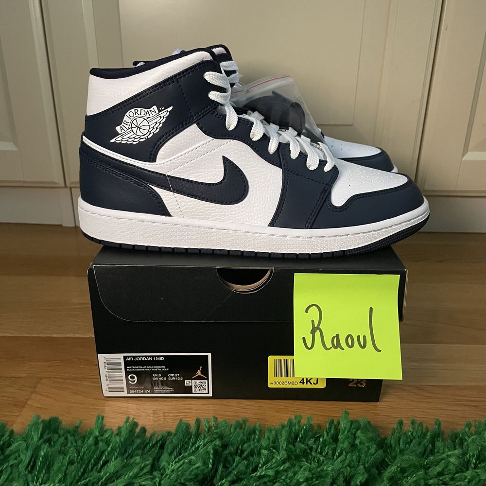 Jordan 1 Mid Obsidian