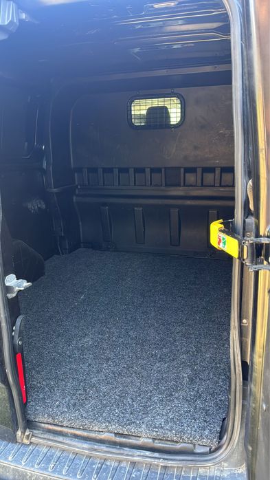 Ford custom vanzare sau schimb cu cu pamant in oras