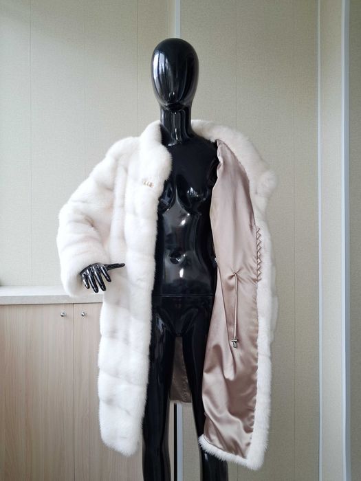 Haina de blana nurcă , vizon divină, incredibil. Culoare alb