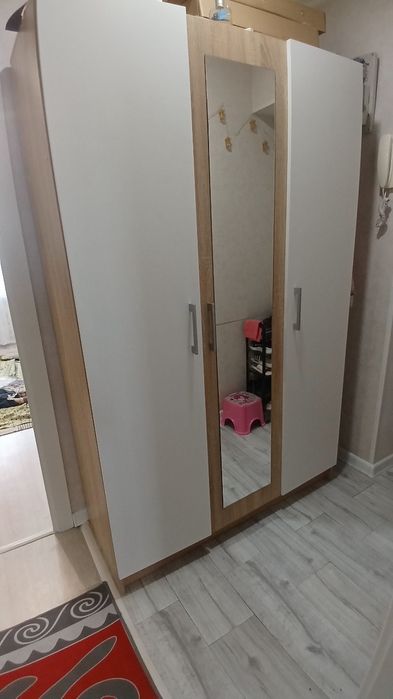 Продам срочно недорого шкаф в отличном состоянии