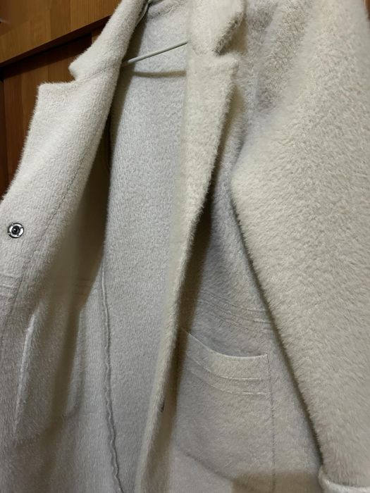 Дамско бяло палто