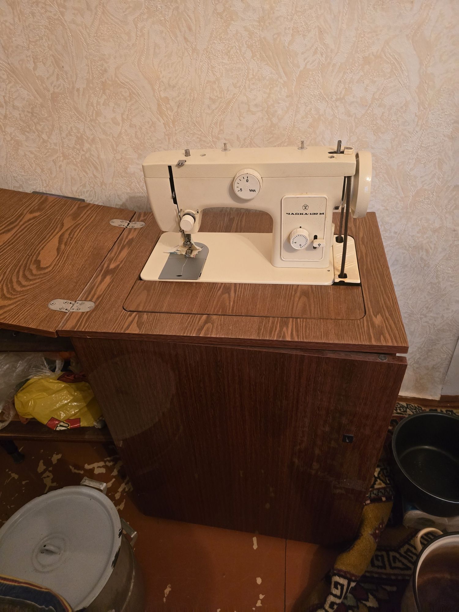Продам швейную машинку "Чайка"