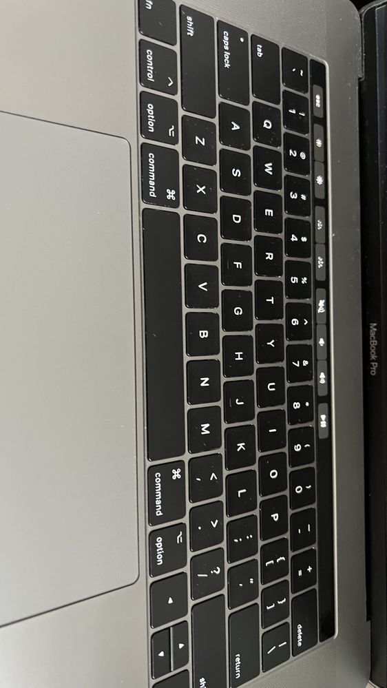 MacBook Pro 15 inch A1707 16GB ram 512 GB SSD touchbar