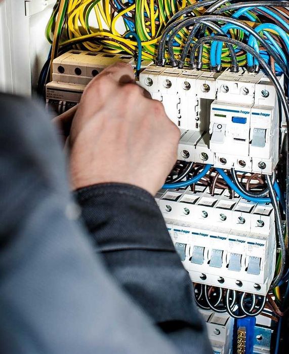 Electrician-interventii, reparatii, modernizari