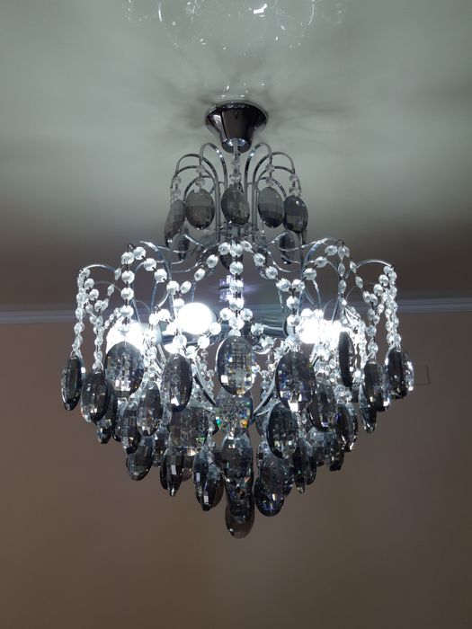 Продам люстру.Новая. Уступлю