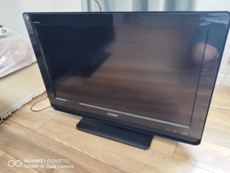Телевизор б/у Sony Bravia  в хорошем состоянии