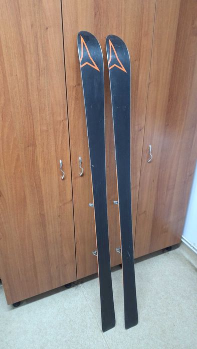 Schi tură și piei focă